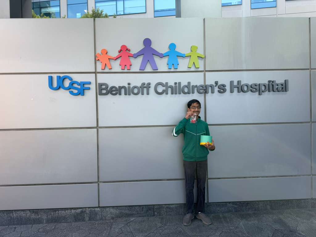 Vihaan at UCSF Benioff Children’s Hospital with donated keychains